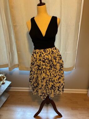 London Times Black and Cream Floral Midi Dress size 12